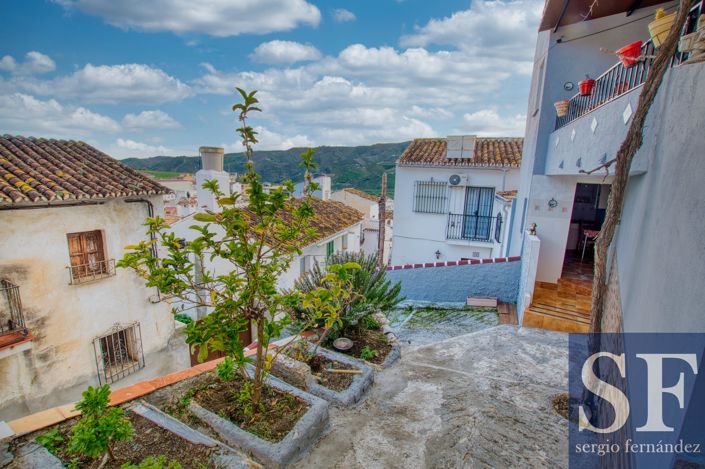 Image No.19-3 Bed Townhouse for sale