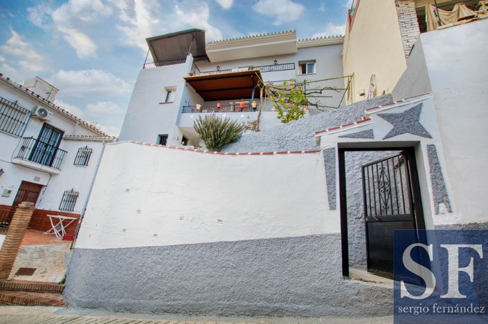 Image No.2-3 Bed Townhouse for sale