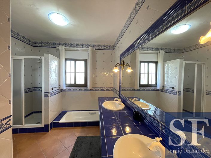 Image No.8-5 Bed Villa for sale