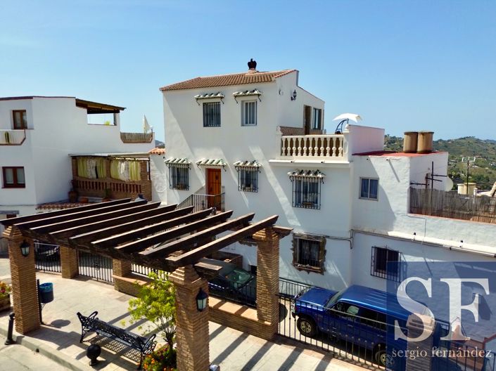 Image No.20-3 Bed Townhouse for sale