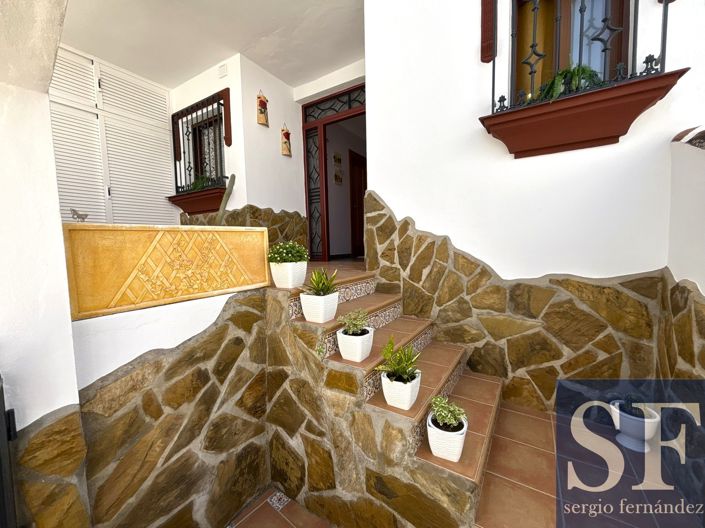 Image No.20-4 Bed Apartment for sale