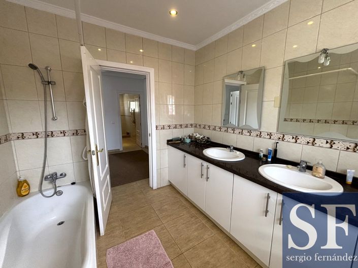 Image No.11-3 Bed Villa for sale