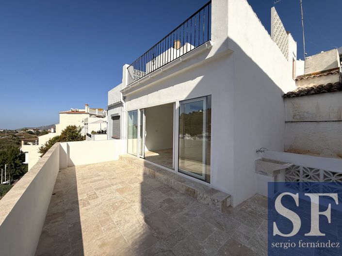 Image No.19-3 Bed Townhouse for sale
