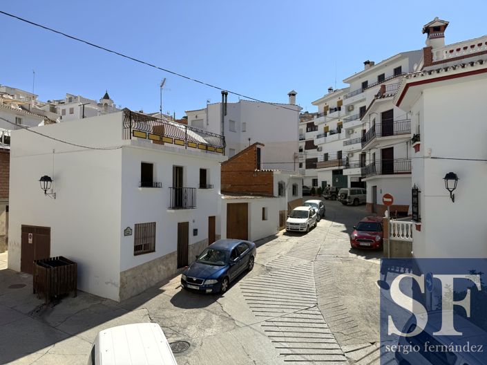 Image No.16-6 Bed Townhouse for sale