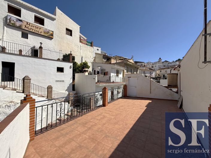 Image No.18-6 Bed Townhouse for sale