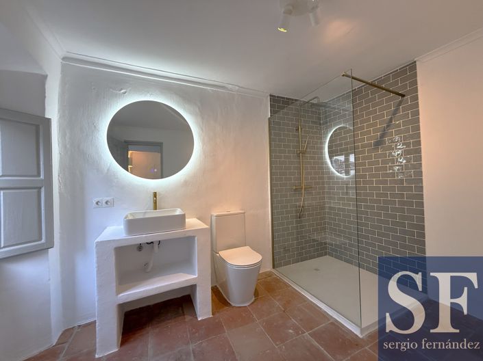 Image No.10-2 Bed Townhouse for sale