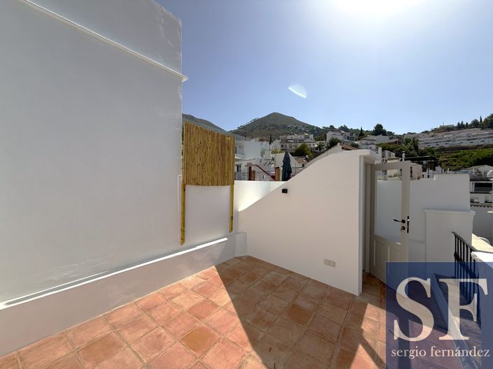 Image No.16-2 Bed Townhouse for sale