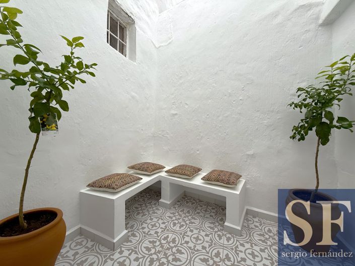 Image No.18-2 Bed Townhouse for sale
