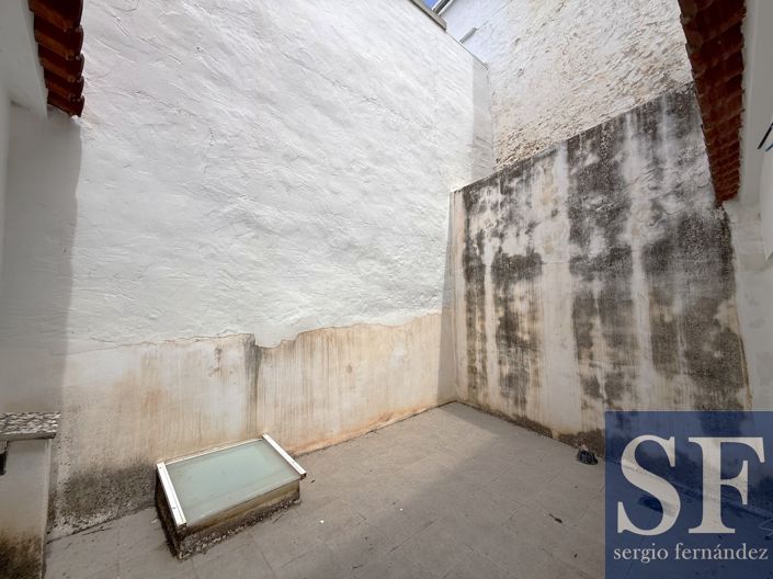 Image No.15-2 Bed Townhouse for sale