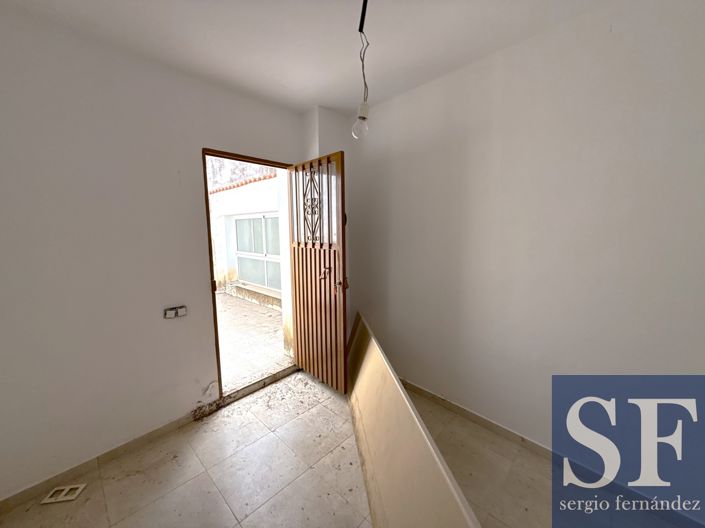 Image No.20-2 Bed Townhouse for sale