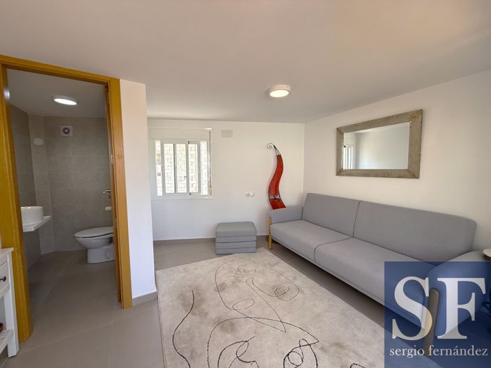 Image No.13-4 Bed Townhouse for sale