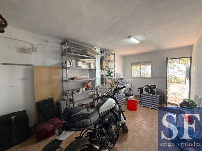 Image No.19-4 Bed Townhouse for sale