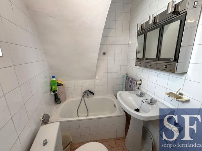 Image No.12-3 Bed Townhouse for sale