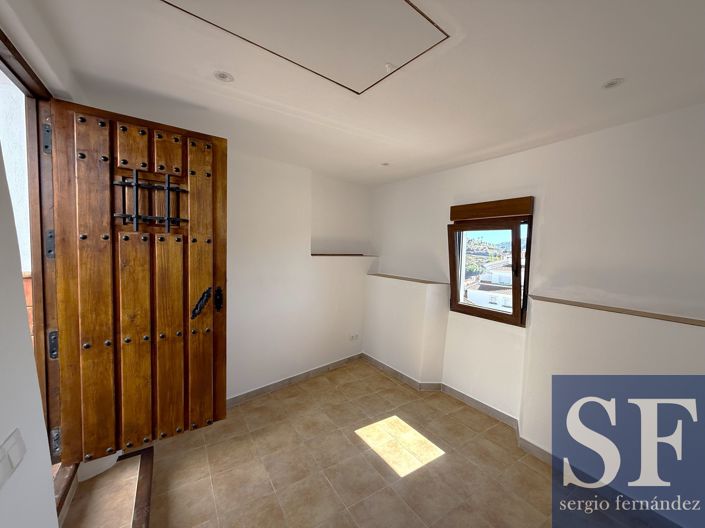 Image No.2-1 Bed Townhouse for sale