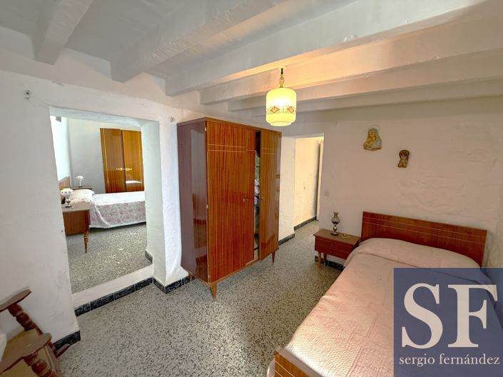Image No.11-4 Bed Townhouse for sale