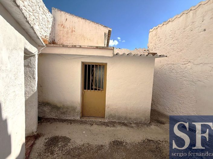 Image No.17-4 Bed Townhouse for sale