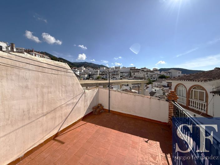 Image No.18-4 Bed Townhouse for sale