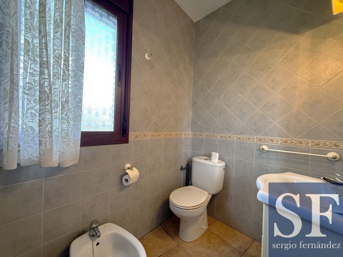 Image No.12-2 Bed Townhouse for sale