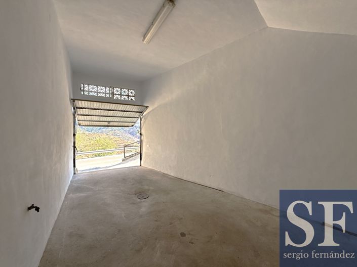 Image No.18-2 Bed Townhouse for sale