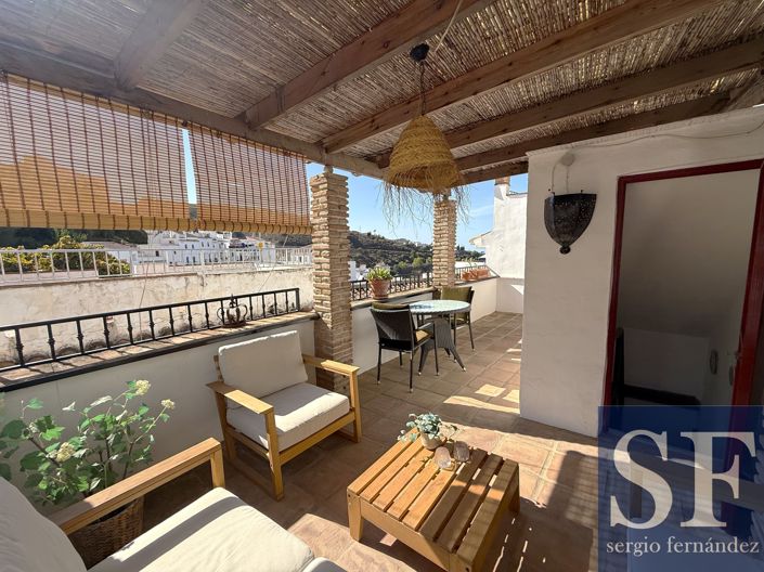 Image No.17-2 Bed Townhouse for sale