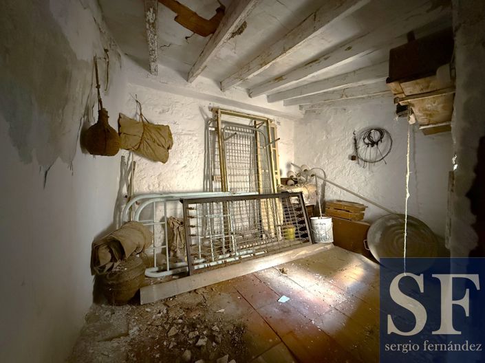 Image No.18-4 Bed Townhouse for sale
