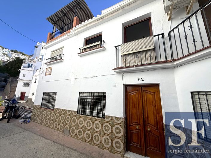 Image No.16-2 Bed Townhouse for sale