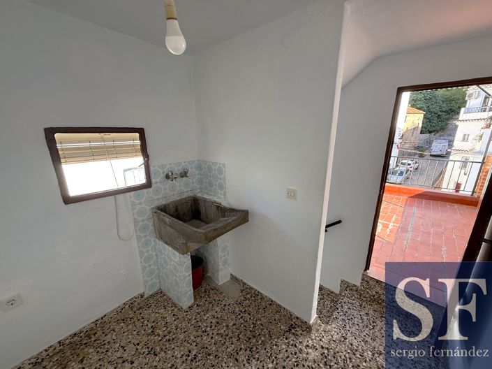 Image No.17-2 Bed Townhouse for sale