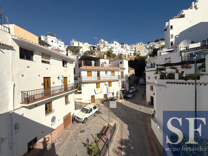 Image No.20-2 Bed Townhouse for sale
