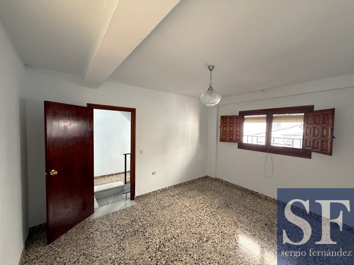 Image No.6-2 Bed Townhouse for sale