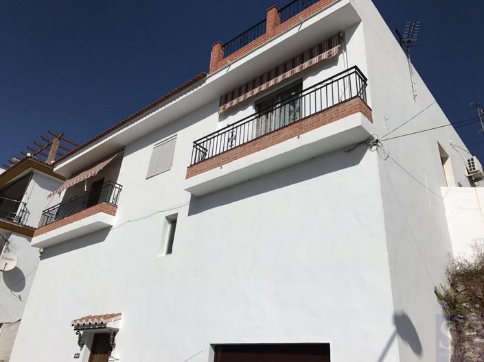 Image No.11-3 Bed Townhouse for sale
