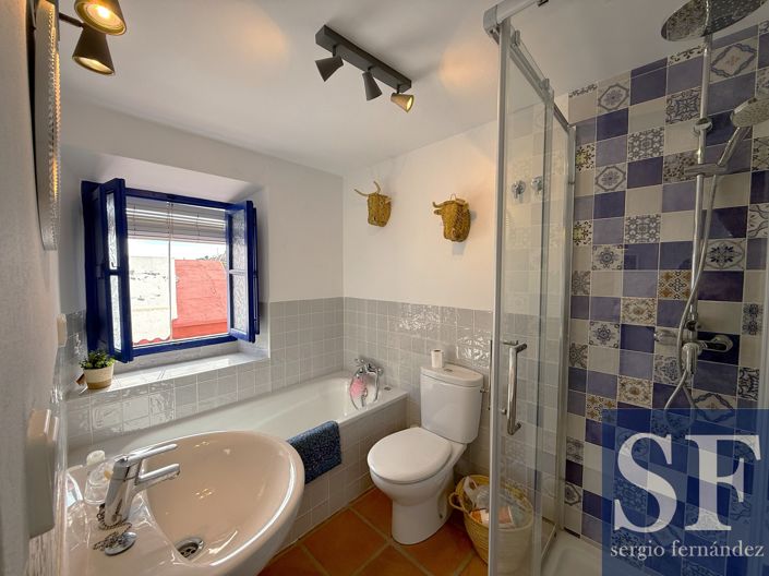 Image No.11-2 Bed Townhouse for sale