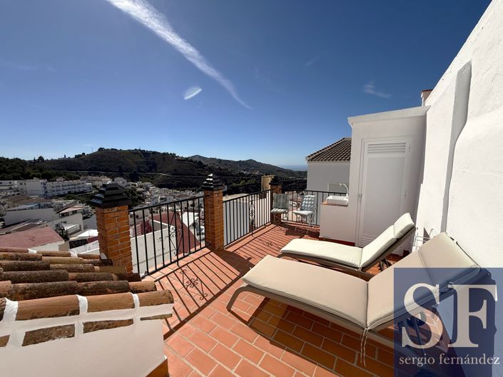 Image No.16-2 Bed Townhouse for sale