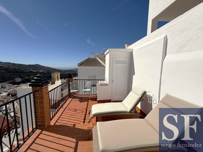 Image No.17-2 Bed Townhouse for sale