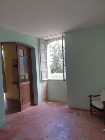 Image No.18-6 Bed House for sale