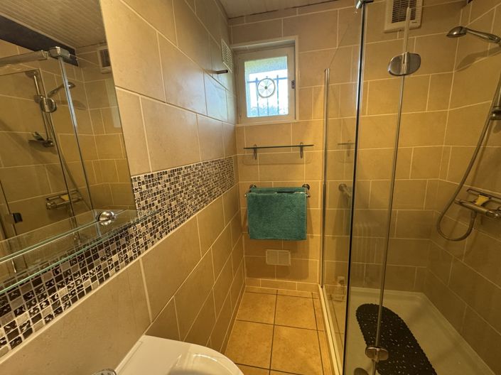 Image No.17-3 Bed House for sale