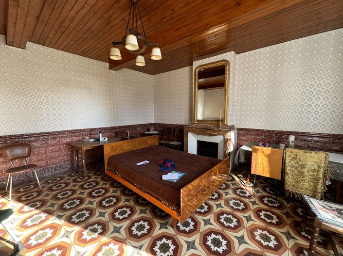 Image No.18-8 Bed House for sale