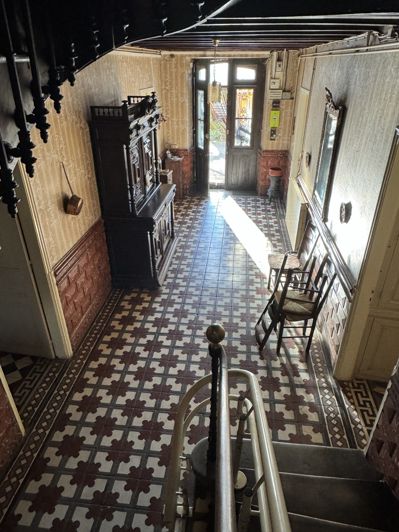 Image No.2-8 Bed House for sale