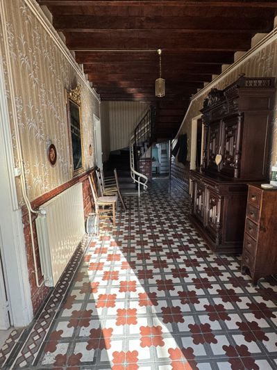 Image No.21-8 Bed House for sale