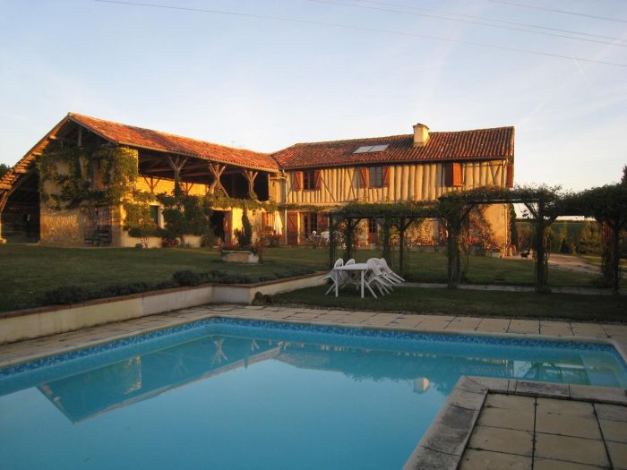 Image No.1-4 Bed House for sale