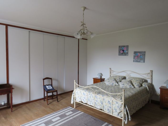 Image No.12-4 Bed House for sale