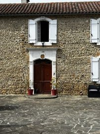 maison-ancienne-14-pieces-villecomtal-sur-arr