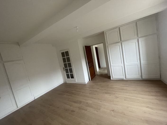 Image No.44-5 Bed House for sale