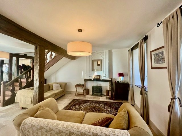 Image No.20-7 Bed House for sale