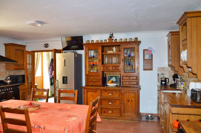 Image No.29-8 Bed House for sale