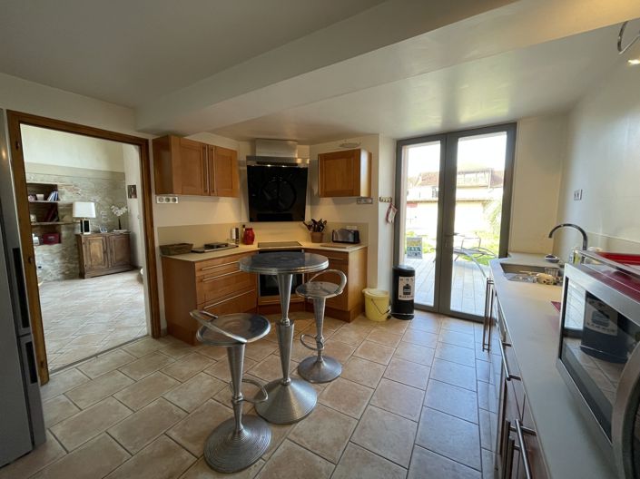 Image No.10-3 Bed House for sale