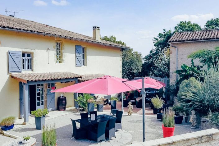 Image No.5-8 Bed House for sale