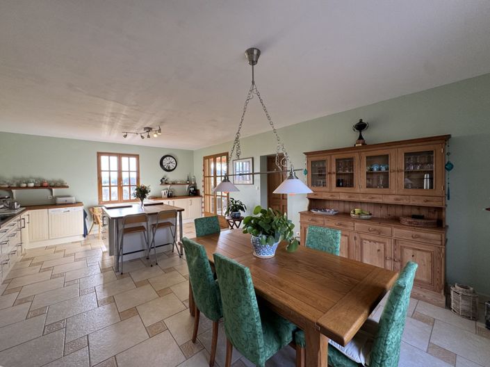 Image No.2-4 Bed House for sale