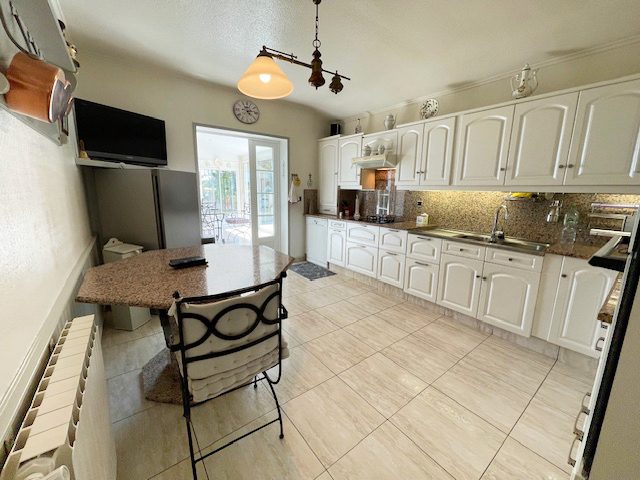 Image No.6-9 Bed House for sale