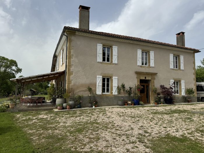Image No.1-4 Bed House for sale