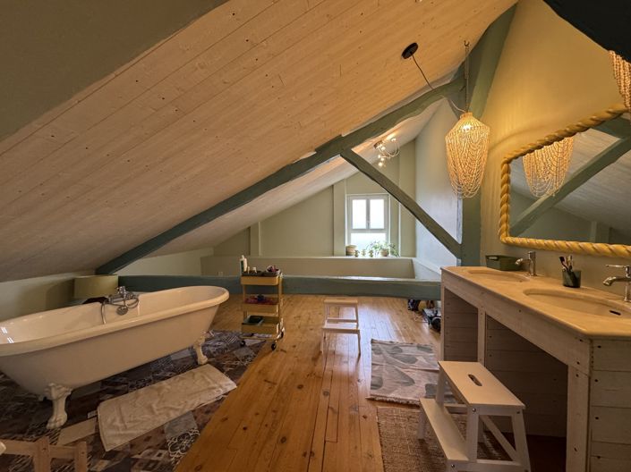 Image No.20-4 Bed House for sale